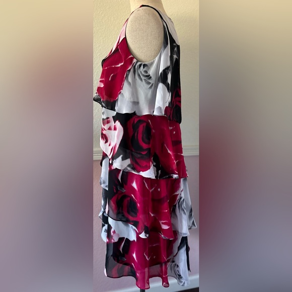 Floral dress 🌺🌺 - Picture 5 of 8